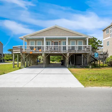 Beach Treat By Oak Island Accommodations